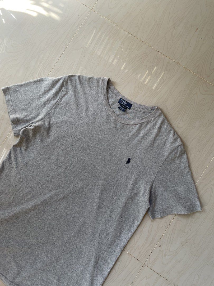 Polo Ralph Lauren (Category: Tshirts & Polo Shirts ) located in Molave. Submitted by thriftedstore.horse (Listing ID 1462503714, Image 2). Description: Condition- excellent Issue- none Color rate- 9.8/10 W- 22 L- 29 No actual fade, just lighting effect in the photo. .