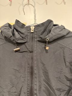 (Category: ) located in . Submitted by dens.closet (Listing ID 1462631099, Image 1). Description: .