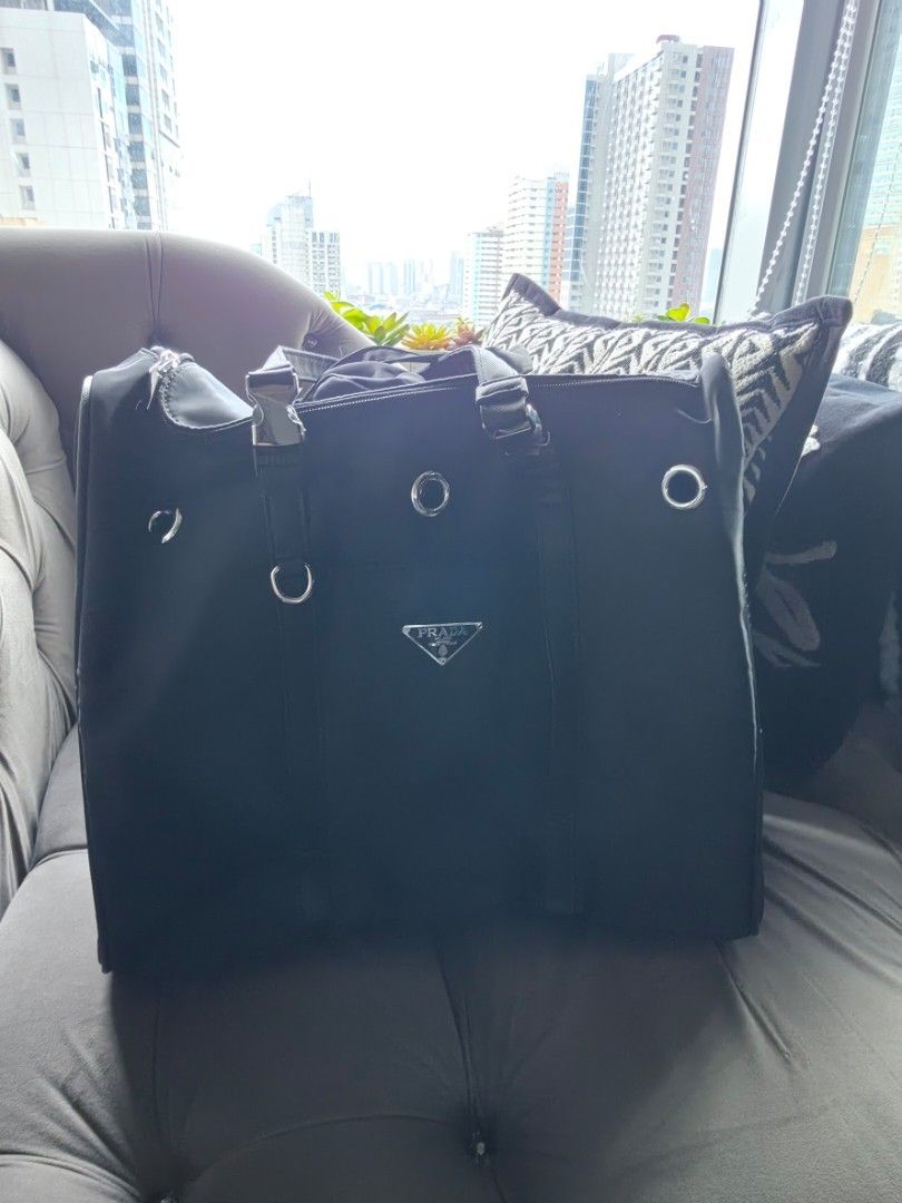 PRADA PET CARRIER PRADA PET BAG (Category: Luxury Bags & Wallets) located in Las Pinas. Submitted by peloveditems (Listing ID 1462612445, Image 1). Description: .