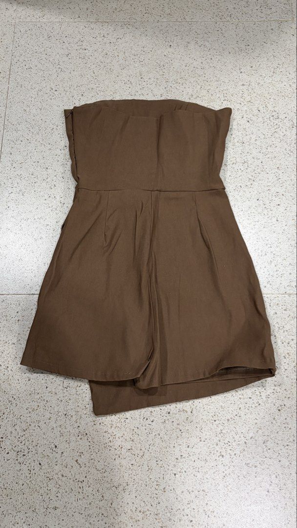 Preloved BSCO Brown Romper (Category: Rompers) located in Manila. Submitted by quaintrelle_ (Listing ID 1462616902, Image 2). Description: Brand: BSCO (search on tiktok) Style: Romper Size: Small Height: Best for 5-5’1 feet girlies Condition: 10/10 No flaws, issues at all 📌 When worn posted.