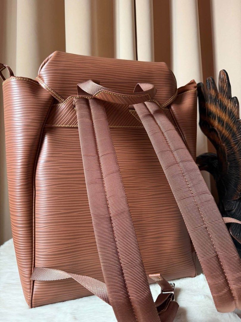 Sale‼️Preloved Lv Backpack Christopher MM (Category: Backpacks) located in Manila. Submitted by bagsandshoesmanymore (Listing ID 1462623590, Image 2). Description: Preloved Lv Backpack Christopher MM Size 39cm Before 12,500 Rare to find What you see is what you get Please read before you order 👉🏻❗️Payment first before shipping ❗️Cut off time of payment 11am sameday delivery ❗️NO MEET UP / NO PICK UP ❗️ORDER CANNOT BE CANCELLED ❗️PLEASE DON’T BU