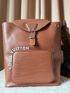 (Category: ) located in . Submitted by bagsandshoesmanymore (Listing ID 1462623590, Image 1). Description: .