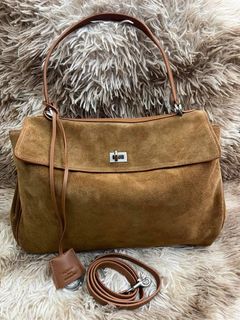 (Category: ) located in . Submitted by bagsandmanymanymore1 (Listing ID 1462586773, Image 1). Description: .