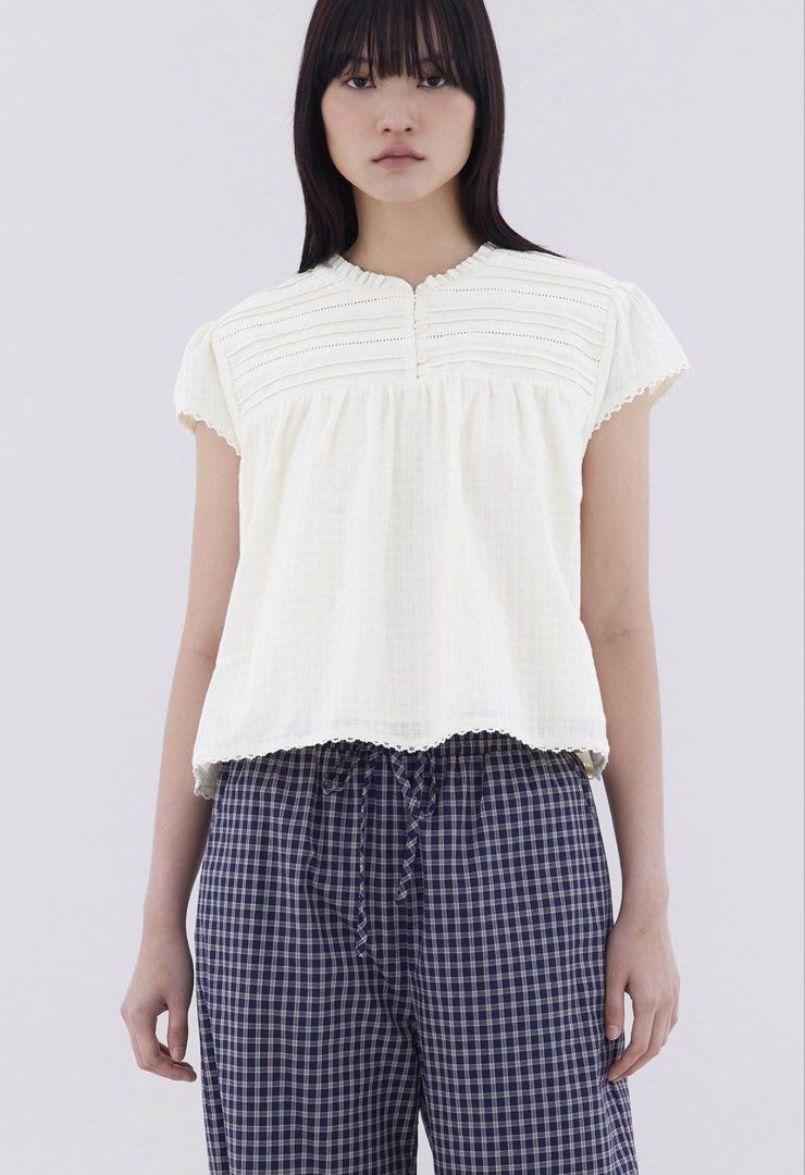 (PREORDER) The Editor’s Market Yoeru Top (Category: Blouses) located in Las Pinas. Submitted by winteeer (Listing ID 1462623445, Image 2). Description: Only available in Small Available colors: Black, White, Buttermilk MEASUREMENT: BUST 36” LENGTH 19”.