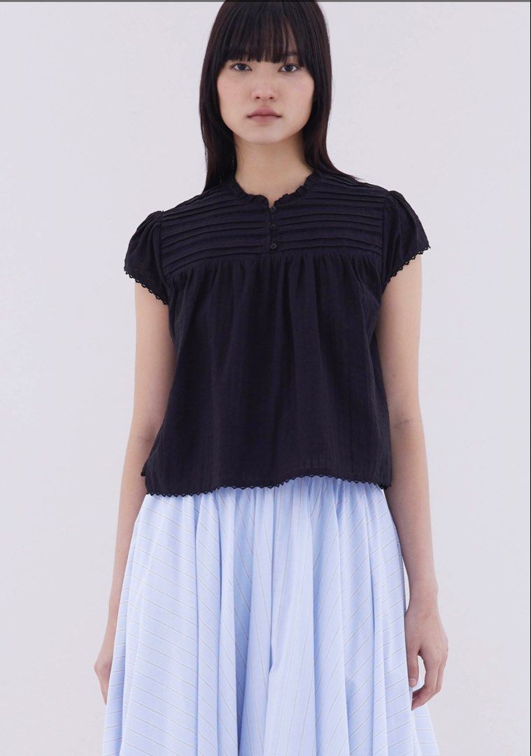 (PREORDER) The Editor’s Market Yoeru Top (Category: Blouses) located in Las Pinas. Submitted by winteeer (Listing ID 1462623445, Image 1). Description: Only available in Small Available colors: Black, White, Buttermilk MEASUREMENT: BUST 36” LENGTH 19”.