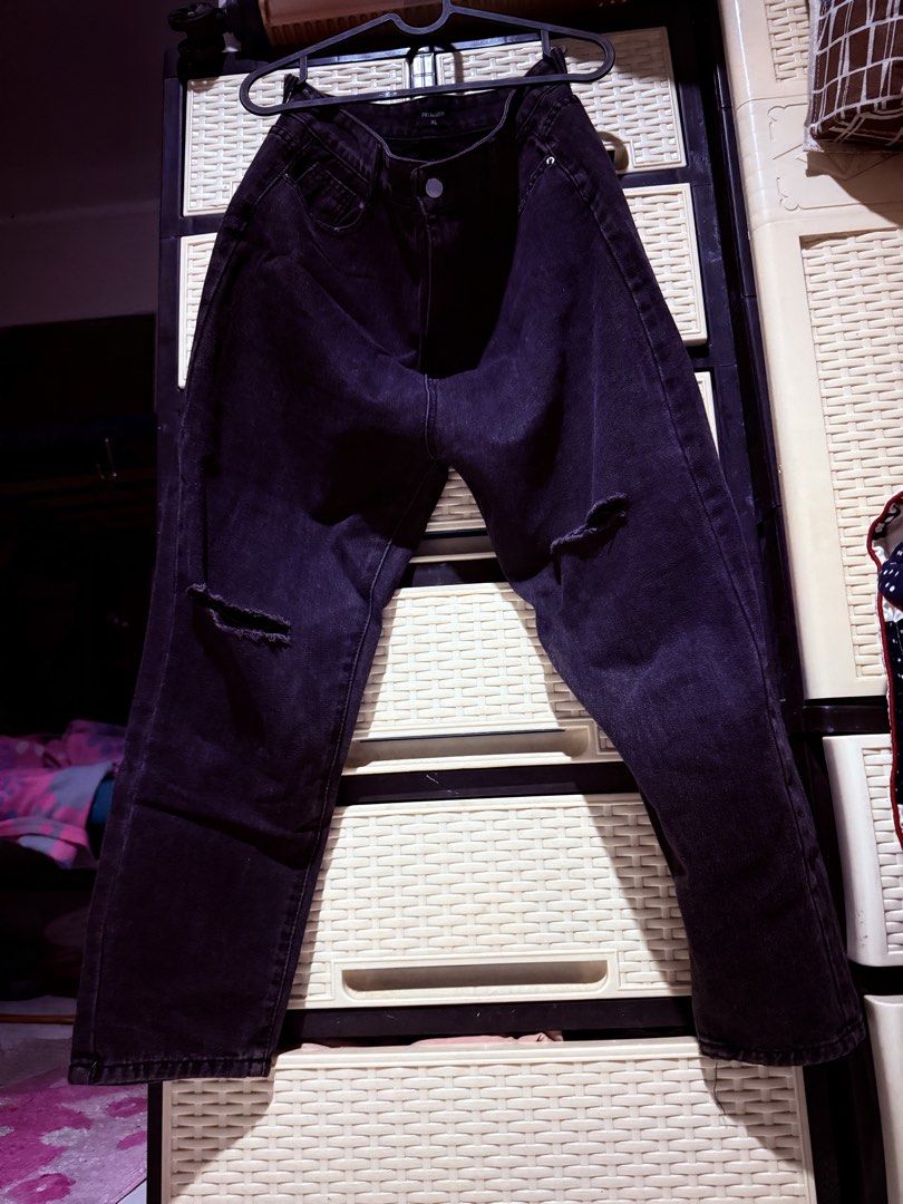 Primark Black Ripped Jeans XL (Category: Jeans) located in Manila. Submitted by preownedbyyas (Listing ID 1462637681, Image 1). Description: - Brand: Primark - Color: Black Denim - Size: XL - Features: Ripped knees - Fit: Straight leg - Occasion: Casual wear.