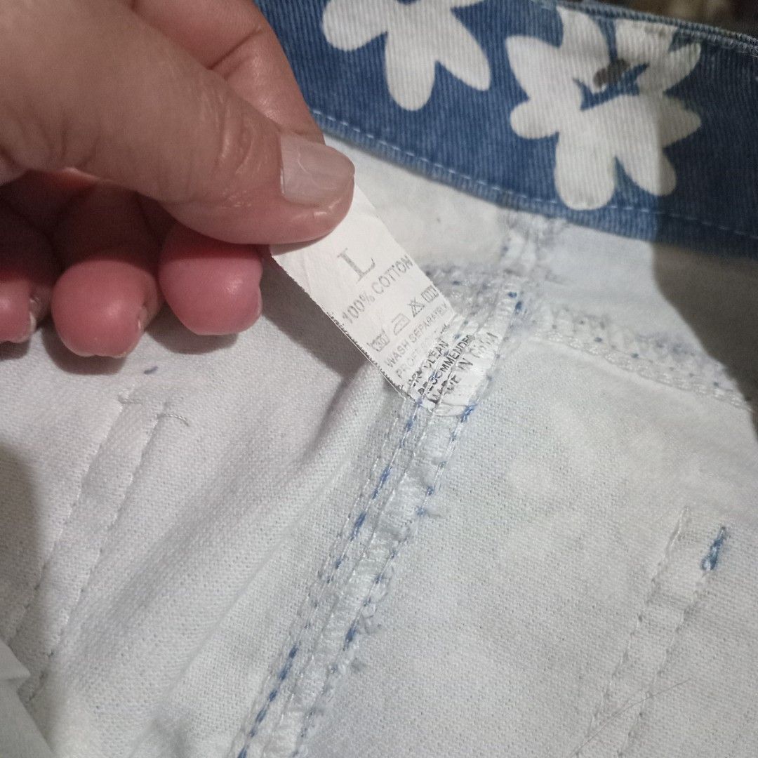 Printed floral denim skirt (Category: Skirts) located in Angono. Submitted by thrifted.fashionshop (Listing ID 1462626648, Image 3). Description: Size - 28 Length - 15 Fit - small / med * semi-strechable *soft denim * tattered <NO ISSUES / FLAWS> <COLORS MAY VARY DUE TO LIGHTING> MOP : Gcash only COURIER : Jnt / Lalamove REMINDER : Shipping fee ay hindi kasama sa presyo ng item.