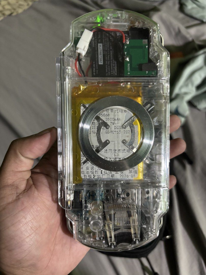 PSP 2000 moded (Category: Others) located in Mandaluyong City. Submitted by pukopuko1174220 (Listing ID 1462559121, Image 2). Description: - reshell clear - clear case - moded battery 3500mah, upon testing straight 9hrs ung unit 100 to 0 percent walang patayan. - naka type c charger nadin Pick up only mag book ang buyer pass sa barat, okies? Okies hahaha.