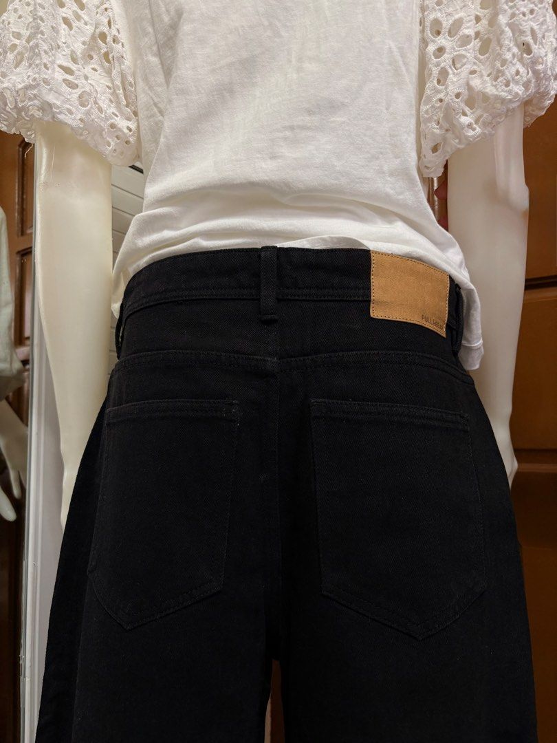 Pull & Bear Black Wide Leg Jeans. 32 inches (Category: Jeans) located in Santa Rosa. Submitted by esnyupi (Listing ID 1462522534, Image 2). Description: - Brand: Pull & Bear - Style: Black Wide Leg Jeans - Size: 32 - Condition: Brand new with tags attached .