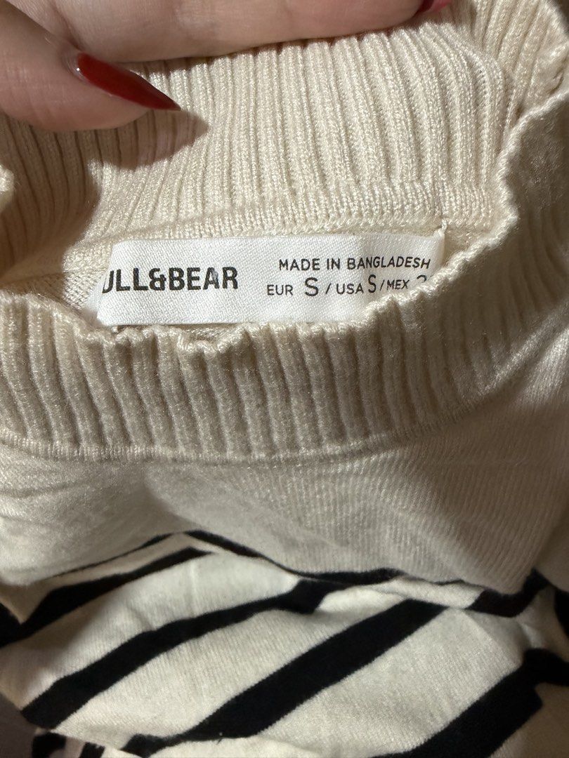 Pull & Bear Striped Turtleneck Sweater (Category: Longsleeves) located in Valenzuela. Submitted by rachmcadams (Listing ID 1462499039, Image 3). Description: • 100% original (mall bought) • Got this for almost 2k • Good as new, used 2-3x only • No issues • Fits XS-S P.S. Last photo is my personal when-worn. I folded the turtleneck in the photo kaya mukhang maikli. RFS: Decluttering.
