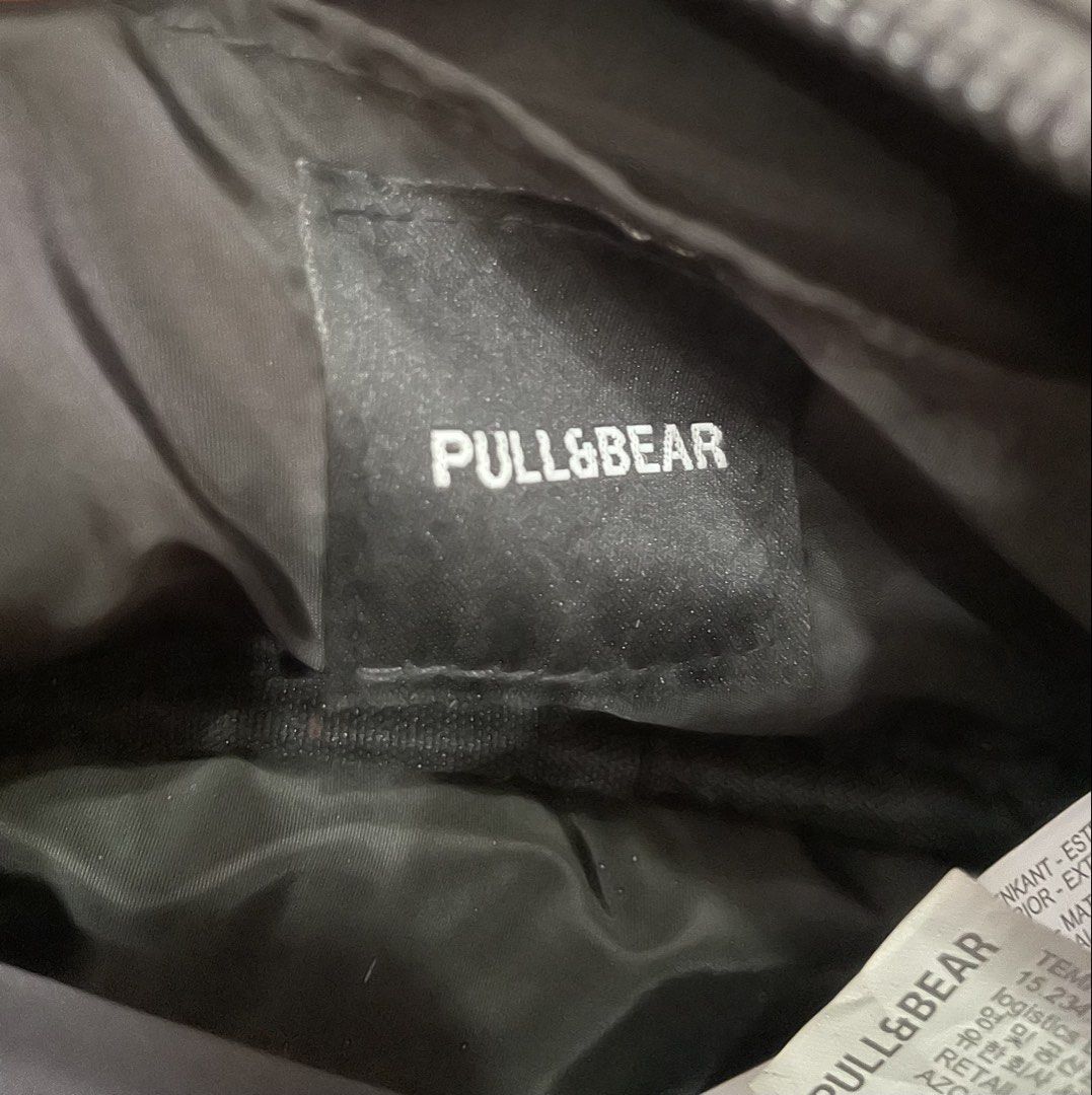 Pull&Bear Grey Crossbody Bag (Category: Cross-body Bags) located in Mandaue City. Submitted by piacatrina08 (Listing ID 1462450455, Image 3). Description: - Dimensions: 6.5" Wide x 4.5" High - Condition: has signs of fading due to storage.