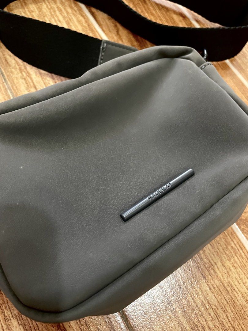 Pull&Bear Grey Crossbody Bag (Category: Cross-body Bags) located in Mandaue City. Submitted by piacatrina08 (Listing ID 1462450455, Image 2). Description: - Dimensions: 6.5" Wide x 4.5" High - Condition: has signs of fading due to storage.