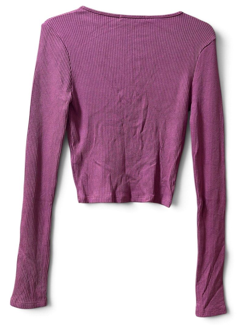 Pull&Bear ribbed tie-front long-sleeve crop top (Category: Longsleeves) located in Santol. Submitted by lululane (Listing ID 1462623881, Image 3). Description: Xs-L Stretchable .