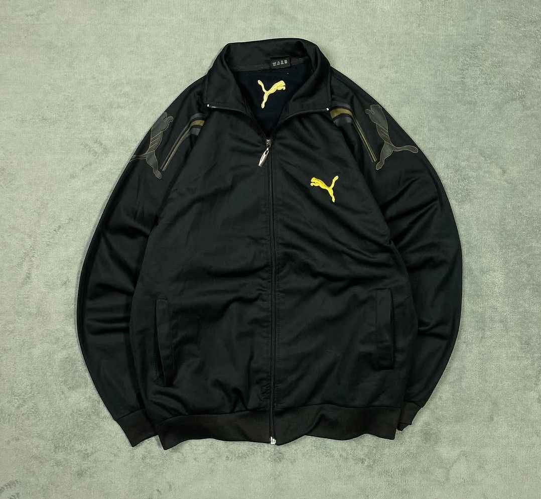 puma black track jacket (Category: Coats, Jackets and Outerwear) located in Cavite. Submitted by nior1305 (Listing ID 1462624345, Image 1). Description: puma black track jacket length: 27 width: 20 no issue condition: 10/10 mine: 700 .