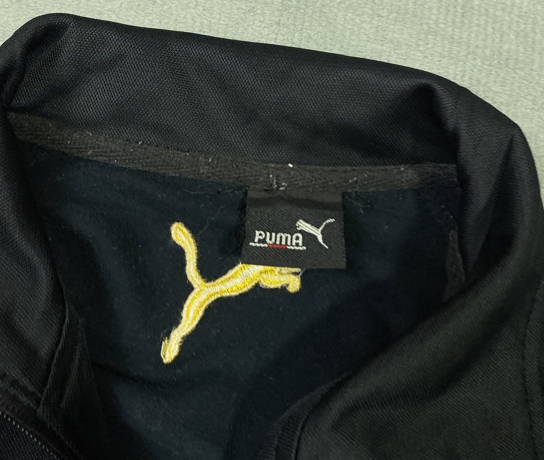 puma black track jacket (Category: Coats, Jackets and Outerwear) located in Cavite. Submitted by nior1305 (Listing ID 1462624345, Image 3). Description: puma black track jacket length: 27 width: 20 no issue condition: 10/10 mine: 700 .