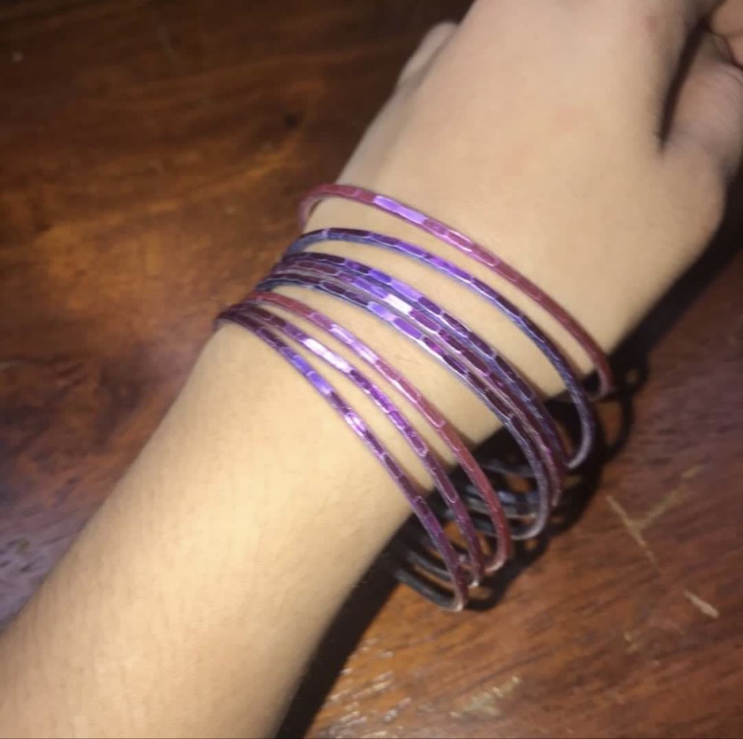 Purple Bracelet Set (Category: Bracelets) located in Manila. Submitted by erlaien.ph (Listing ID 1462512911, Image 2). Description: 🏷 BUY NOW: great for fashion & events! Includes: - Bracelets - Jewelry box 🧺 RFS: no longer used 🛒 Payment method: GCASH/BANK 📦 Shipping: LALAMOVE or GRAB PM ME FOR MORE INQUIRIES 💌 Check out my profile for other great offers & nice stuffs! Follow me for more!.