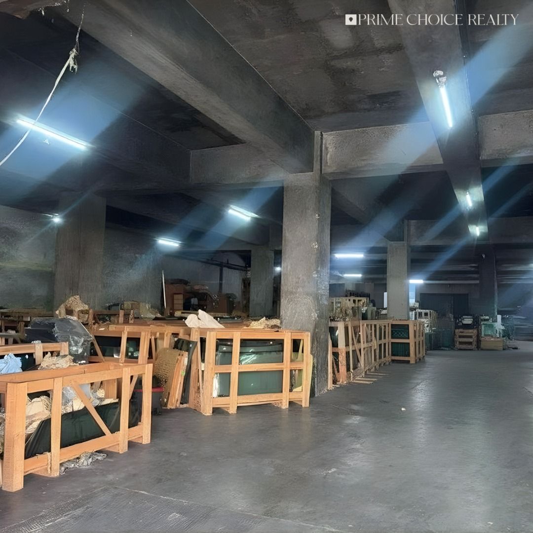 Quezon City Lot with Existing Warehouse (Category: Commercial) located in Quezon City. Submitted by primechoicerealtyinc (Listing ID 1462525411, Image 3). Description: FOR SALE | QUEZON CITY WAREHOUSE & LOT 📍 Strategic Location in Quezon City Property Details: • Lot Area: 4,120 sqm • Floor Area: 5,231 sqm • Existing Warehouse • Highly accessible location NEARBY LANDMARKS: • EDSA • Del Monte Avenue / Banawe • West Avenue Asking Price: ₱250,000/sq