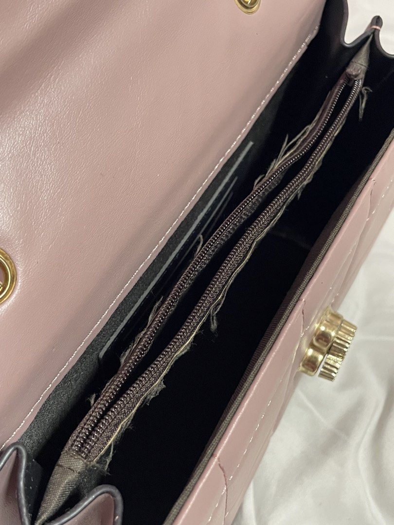 Quilted Chain Bag with Gold Clasp (Category: Luxury Bags & Wallets) located in Manila. Submitted by roxyqk (Listing ID 1462470625, Image 3). Description: - NEVER BEEN USED - 2nd Image flaw from being stocked - 3rd Image flaw are loose threads that came with the bag (I think manuf defect) rfs: genuinely need more space on my closet.