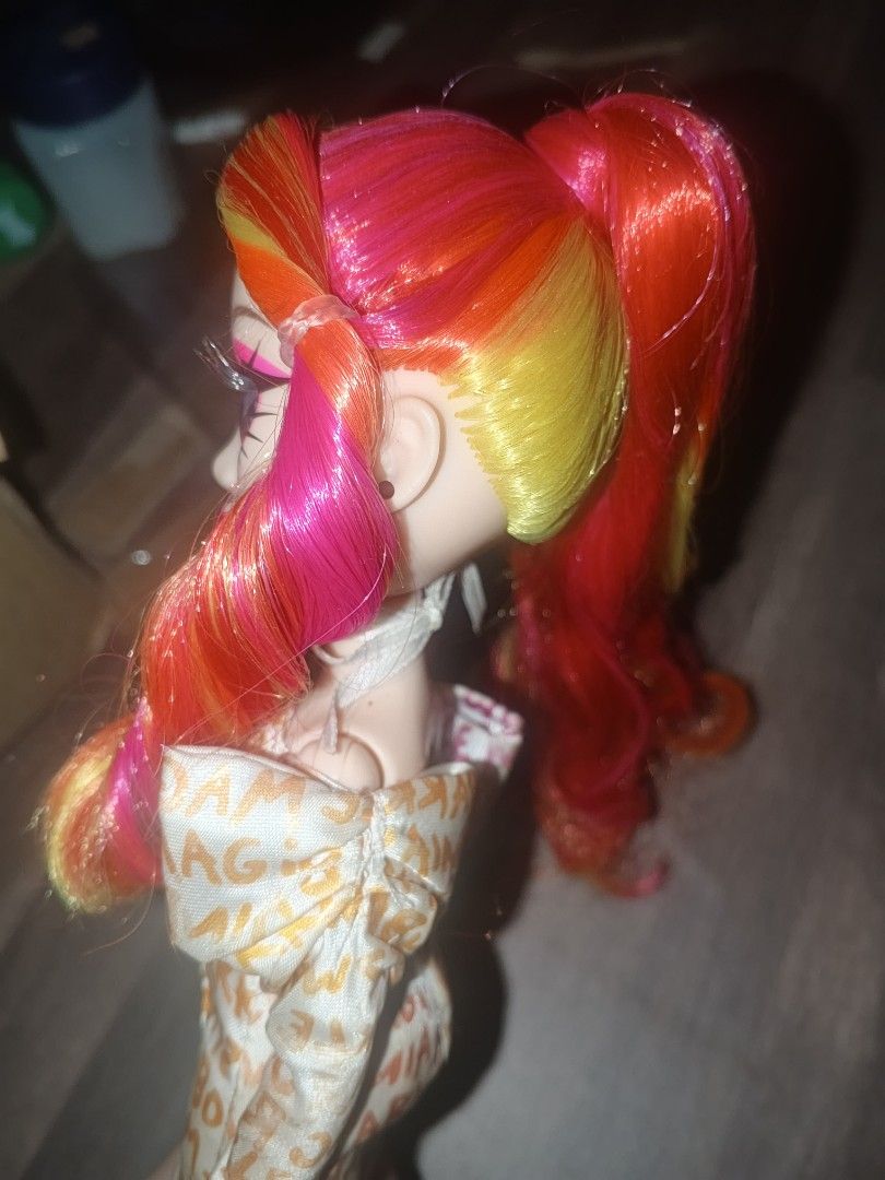 Rainbow High Doll - Laurel De' Vious (Category: Figurines & Statues) located in Manila. Submitted by sulli_24 (Listing ID 1462543010, Image 3). Description: ‎‼️‼️‼️FOR SALE‼️‼️‼️ ‎ ‎🧡Rainbow High: Laurrl De'Vious❤️ ‎ ‎- 800 PHP + shipping - (Can give LP for sure buyer) ‎ ‎As is in the picture ‎ ‎Flaws: No earrings ‎ ‎✓Both Soft and Perfectly styled hair✓ ‎✓No hair cuts✓ ‎✓Perfect Screening✓ ‎✓ Complete with shoes and OG necklace✓ ‎ ‎ ‎RFS: Need 