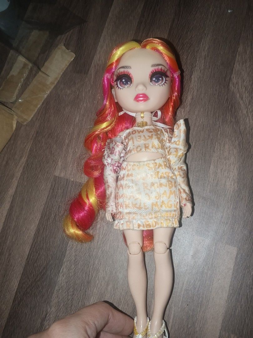 Rainbow High Doll - Laurel De' Vious (Category: Figurines & Statues) located in Manila. Submitted by sulli_24 (Listing ID 1462543010, Image 2). Description: ‎‼️‼️‼️FOR SALE‼️‼️‼️ ‎ ‎🧡Rainbow High: Laurrl De'Vious❤️ ‎ ‎- 800 PHP + shipping - (Can give LP for sure buyer) ‎ ‎As is in the picture ‎ ‎Flaws: No earrings ‎ ‎✓Both Soft and Perfectly styled hair✓ ‎✓No hair cuts✓ ‎✓Perfect Screening✓ ‎✓ Complete with shoes and OG necklace✓ ‎ ‎ ‎RFS: Need 