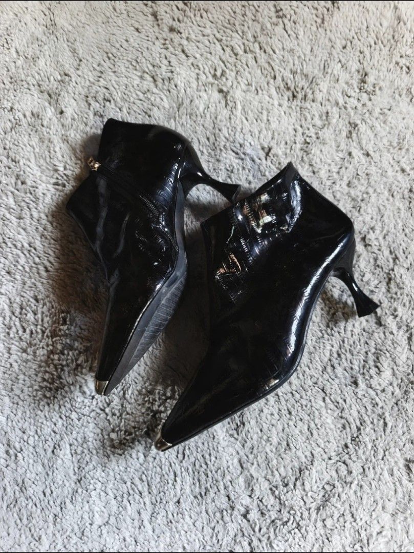Random Pointed hills (Category: Heels) located in Manila. Submitted by vyre.archive (Listing ID 1462635140, Image 2). Description: size 36-37.