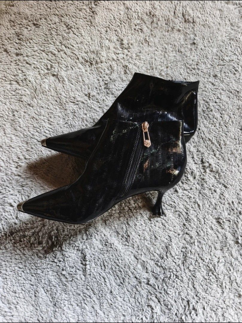 Random Pointed hills (Category: Heels) located in Manila. Submitted by vyre.archive (Listing ID 1462635140, Image 1). Description: size 36-37.