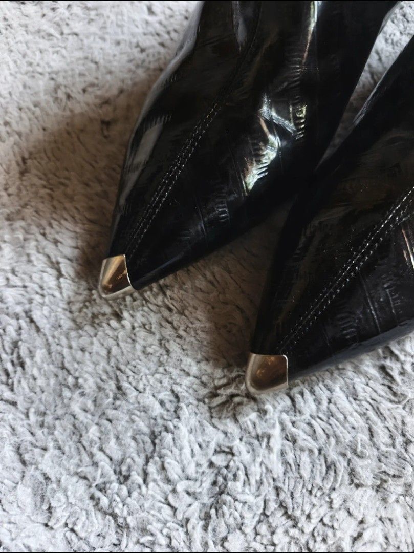 Random Pointed hills (Category: Heels) located in Manila. Submitted by vyre.archive (Listing ID 1462635140, Image 3). Description: size 36-37.