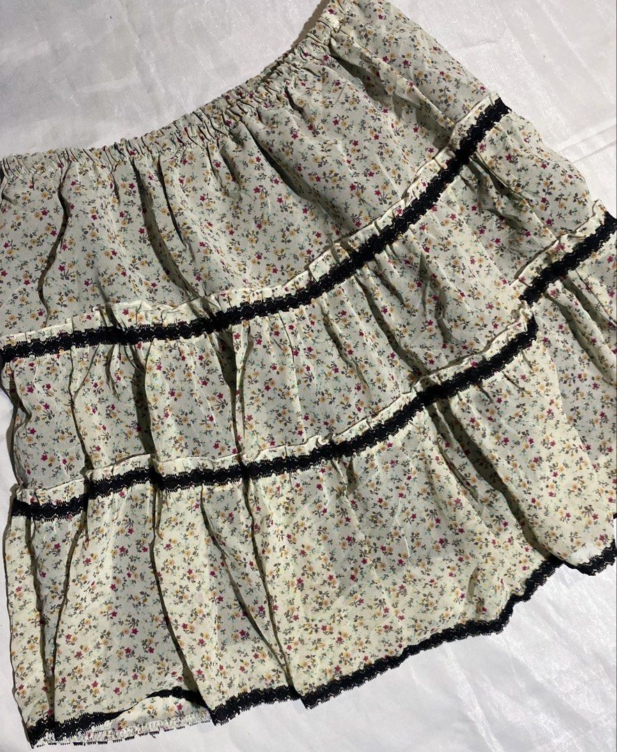 Layered Floral Midi Skirt (Category: Activewear) located in Paranaque City. Submitted by kuweefindsmnl (Listing ID 1462606545, Image 2). Description: - Adorable tiered midi skirt - Pretty grayish floral print - Black lace trim on each tier - Comfortable elasticated waistband - Waist: 26"-38" - Length: 17" - Includes black lining - Ideal for cottagecore or fairy kei aesthetics.