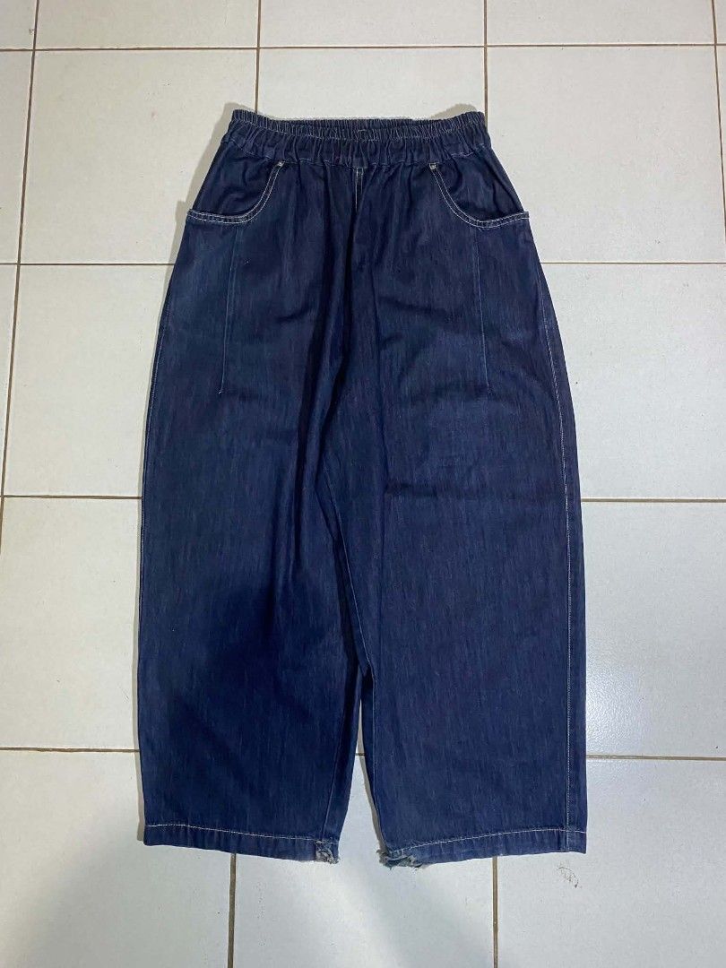 RAW DENIM BALLOON PANTS (Category: Jeans) located in Siniloan. Submitted by jv_anthony (Listing ID 1462668049, Image 3). Description: W-28-40 L-38 HEM-9 THIGH-15.