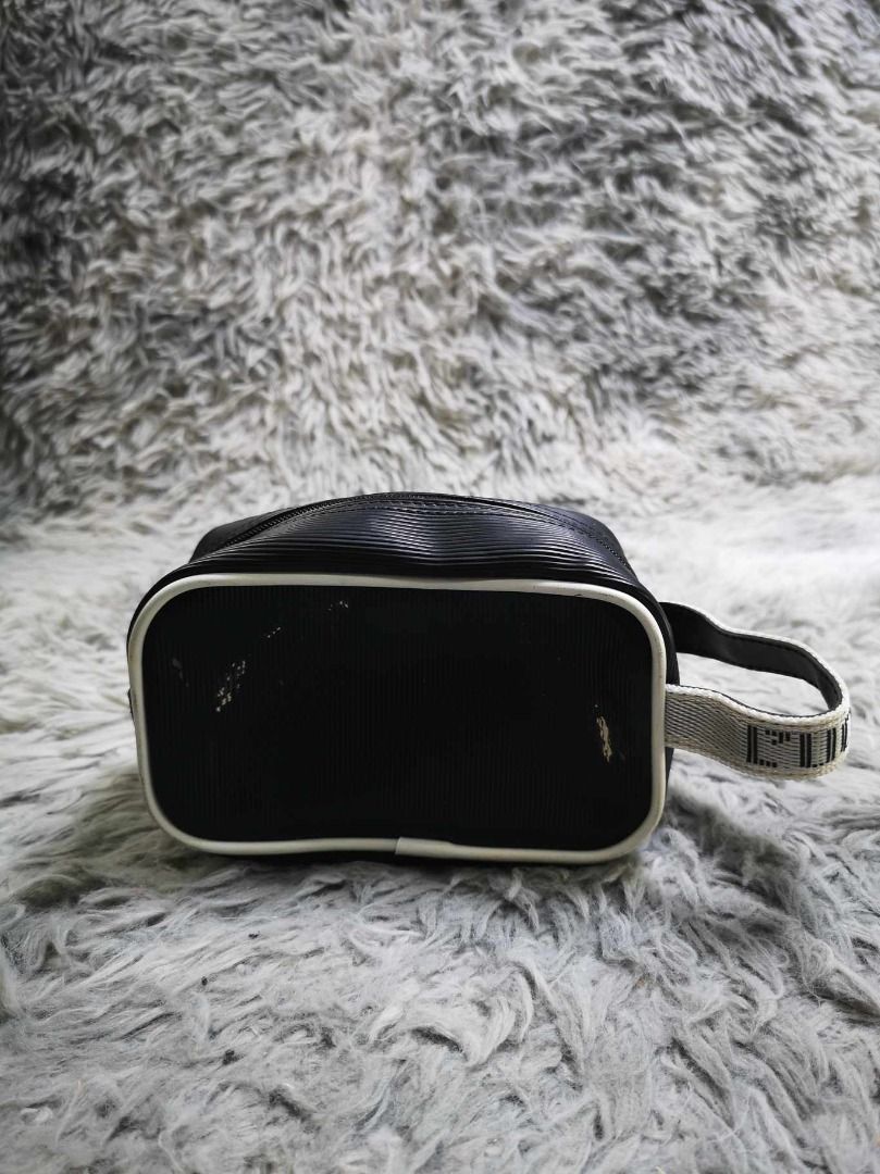 Rectangular Side Handle Coin Purse (Category: Purses & Pouches) located in Santa Cruz. Submitted by jmy_surplus.2 (Listing ID 1462480124, Image 3). Description: Size ; L - 4.4 W - 6.6 Color ; Black Type ; Purse Brand ; No brand Material ; Synthetic Style ; Black & White Zipper Closure Coin Purse LR 129 JMY 1 Batch #221.