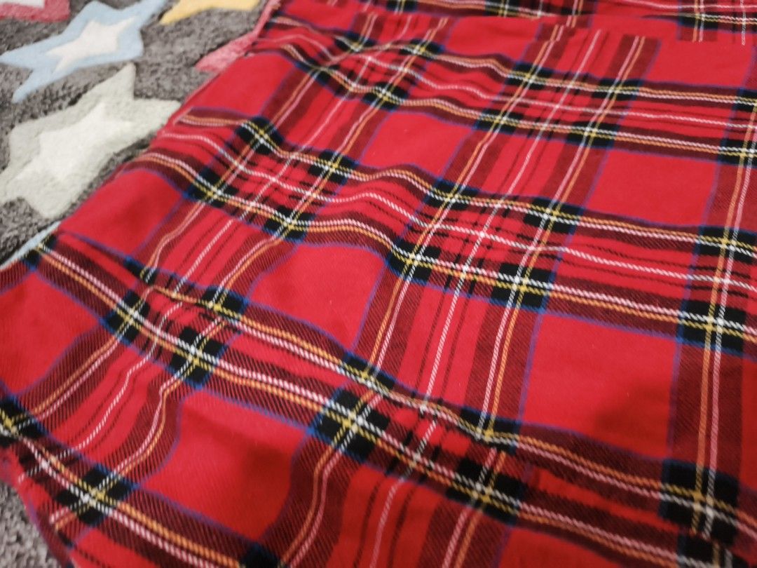 Red Plaid Double-Slit Mini Skirt (Category: Skirts) located in Cebu City. Submitted by straw.berry.milk.24 (Listing ID 1462648586, Image 2). Description: - Trendy red plaid mini skirt - Features a stylish side slit - Waist fits 27-28 inches - Selling for only PHP 50 - Kindly check measurements before purchasing.