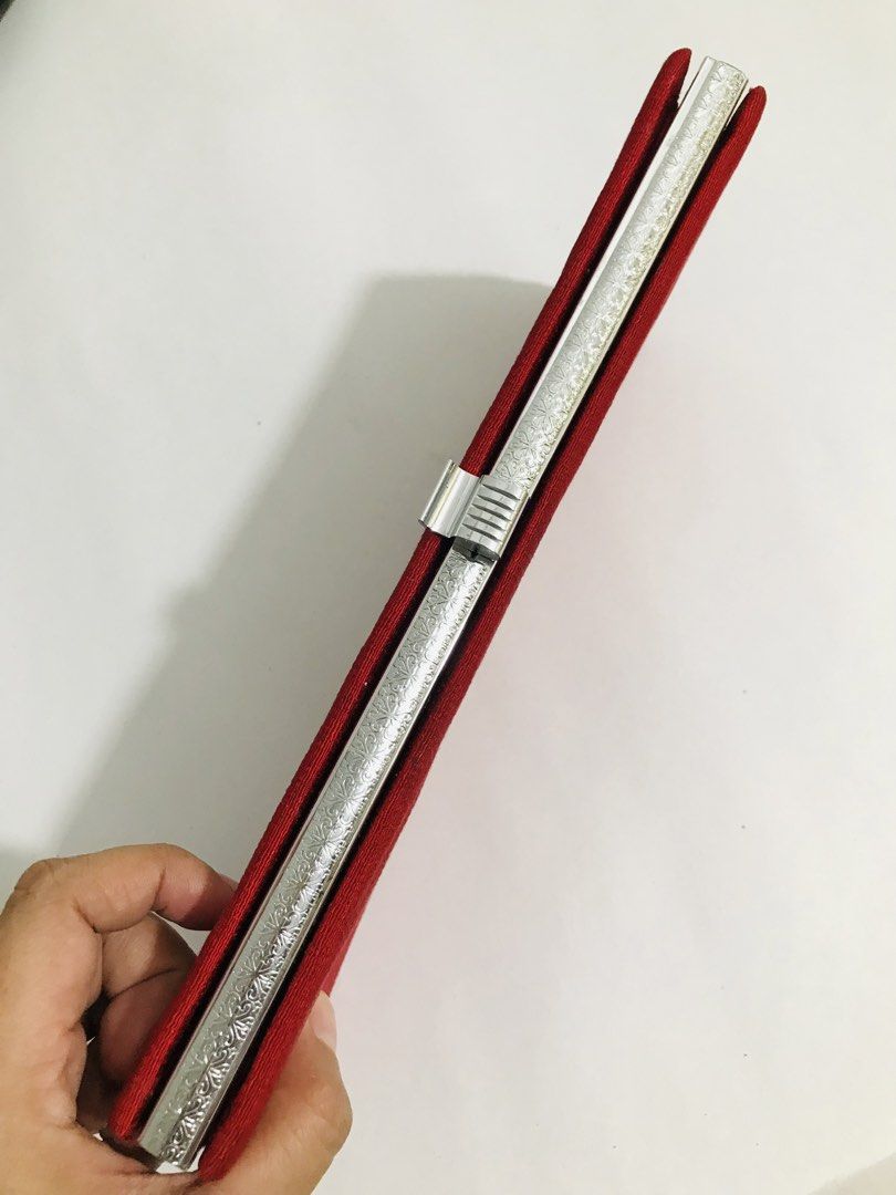 RED POUCH (Category: Purses & Pouches) located in Gamu. Submitted by 2022bagsbunny (Listing ID 1462489100, Image 3). Description: .