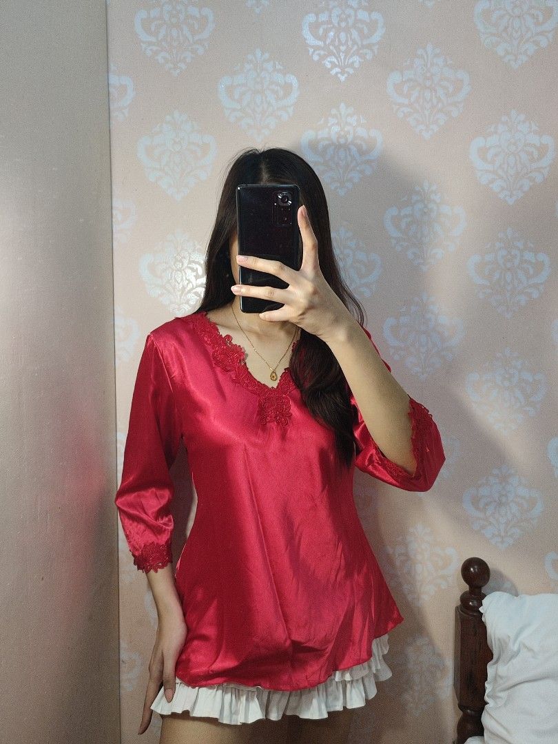 Red Satin Lace Top (Category: Undergarments & Loungewear) located in Jaen. Submitted by roxantiago (Listing ID 1462651678, Image 2). Description: - Red satin nightgown - Lace trim detail - V-neckline - 3/4 sleeves - Comfortable and silky material - Size: Large (L) - Note: Minor marks on fabric (please check photos) - Ideal for home lounging.