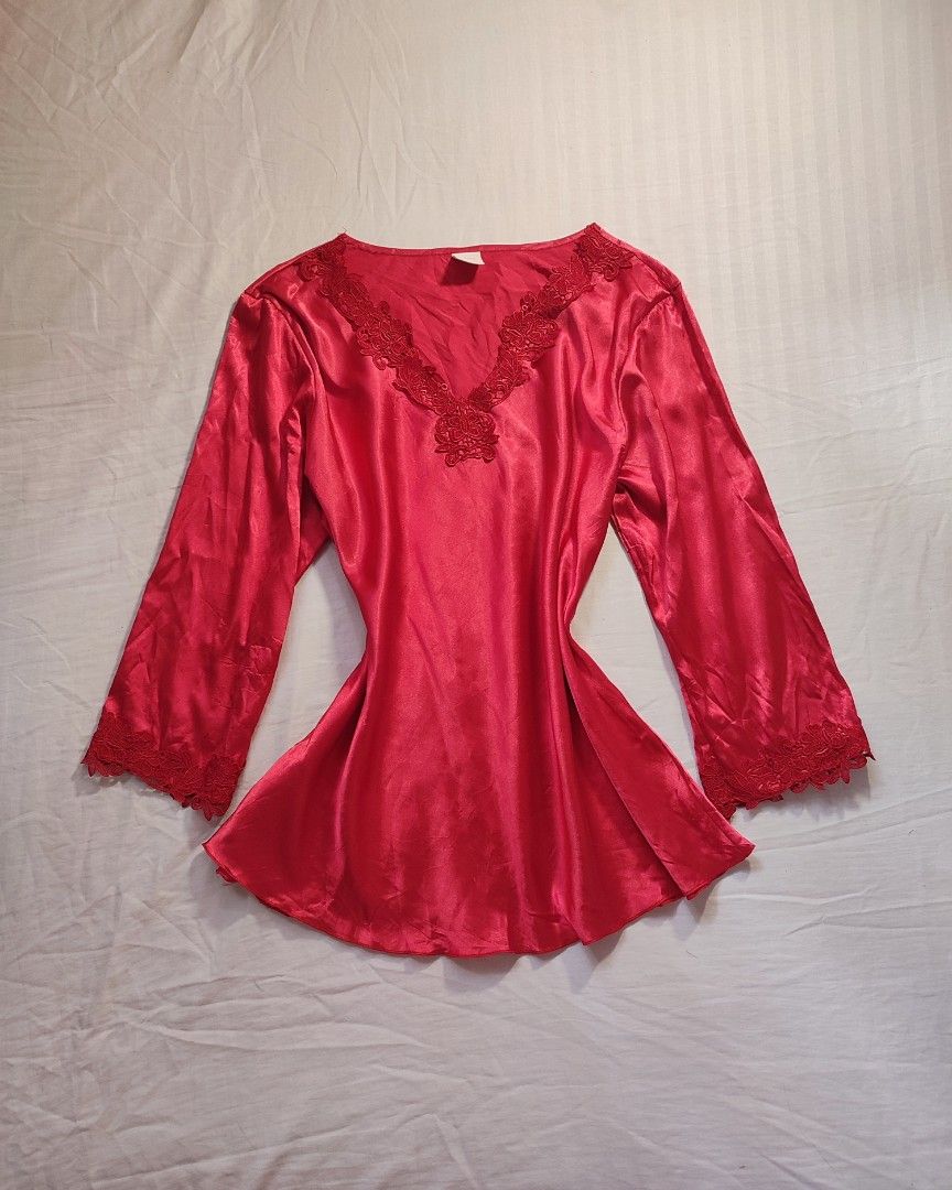 Red Satin Lace Top (Category: Undergarments & Loungewear) located in Jaen. Submitted by roxantiago (Listing ID 1462651678, Image 1). Description: - Red satin nightgown - Lace trim detail - V-neckline - 3/4 sleeves - Comfortable and silky material - Size: Large (L) - Note: Minor marks on fabric (please check photos) - Ideal for home lounging.
