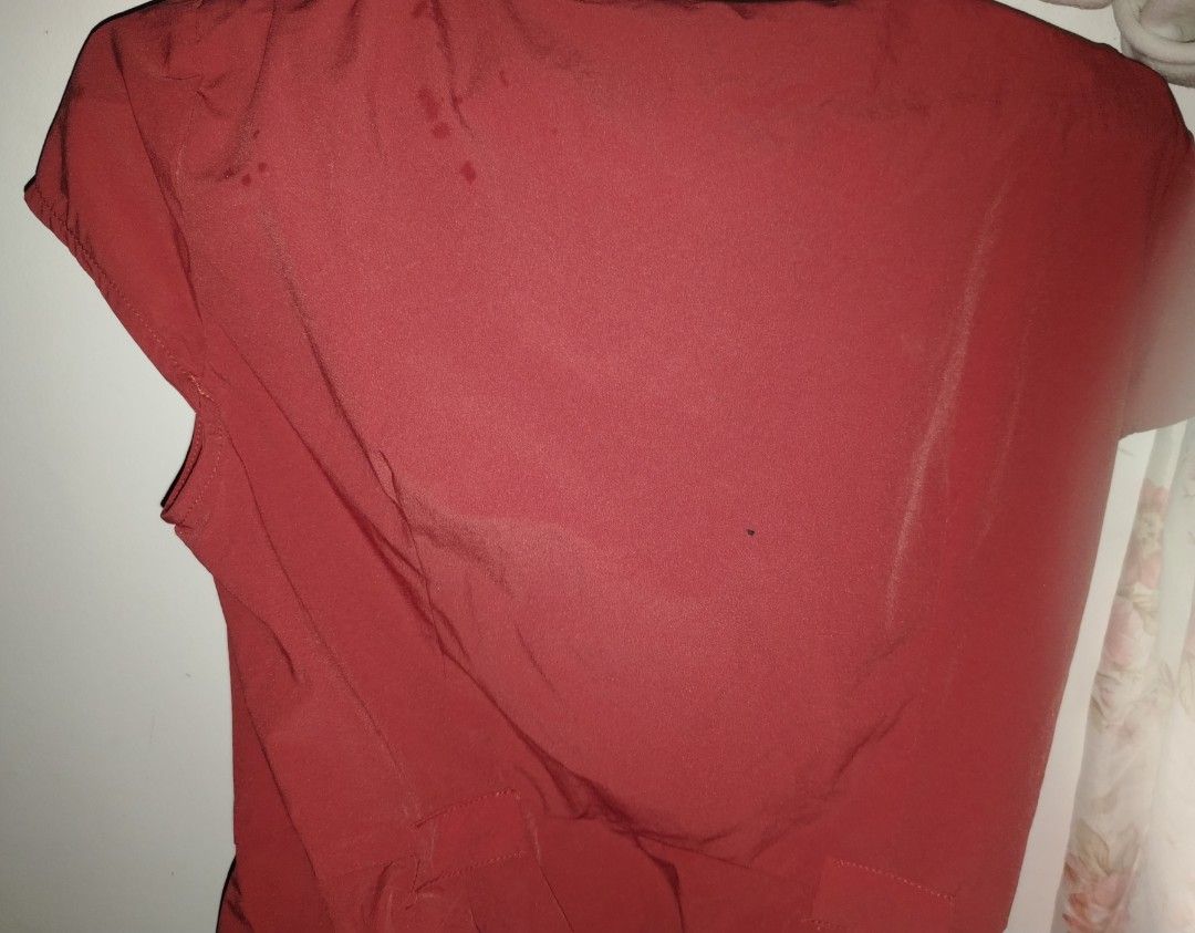 Red V-neck Cap Sleeve Dress (Category: Dresses) located in Agdangan. Submitted by 30069 (Listing ID 1462634994, Image 3). Description: - Stylish red dress - Cap sleeves and V-neckline - Convenient front pockets - Fabric with a slight sheen - No issues - Ideal for casual wear Xs to med Rfs: I need extra funds.