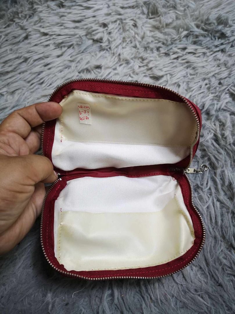 Red Zipper Closure Coin Purse (Category: Wallets & Card holders) located in Santa Cruz. Submitted by jmy_surplus.2 (Listing ID 1462671969, Image 3). Description: Size ; L - 5 W - 7 Color ; Red Type ; Purse Brand ; No brand Material ; Leather Style ; Red Coin Purse LR 129 JMY 1 Batch #221.