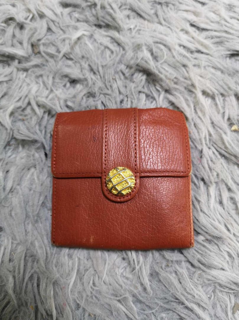 Reddish Brown Fold over Leather Coin Purse (Category: Wallets & Card holders) located in Santa Cruz. Submitted by jmy_surplus.2 (Listing ID 1462674787, Image 1). Description: Size ; L- 4 W - 4 Color ; Reddish brown Type ; Purse Brand ; No brand Material ; Leather Style ; Leather Snap Closure Coin Purse LR 129 JMY 4 Batch #223.