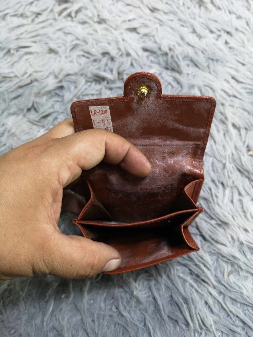 Reddish Brown Fold over Leather Coin Purse (Category: Wallets & Card holders) located in Santa Cruz. Submitted by jmy_surplus.2 (Listing ID 1462674787, Image 3). Description: Size ; L- 4 W - 4 Color ; Reddish brown Type ; Purse Brand ; No brand Material ; Leather Style ; Leather Snap Closure Coin Purse LR 129 JMY 4 Batch #223.