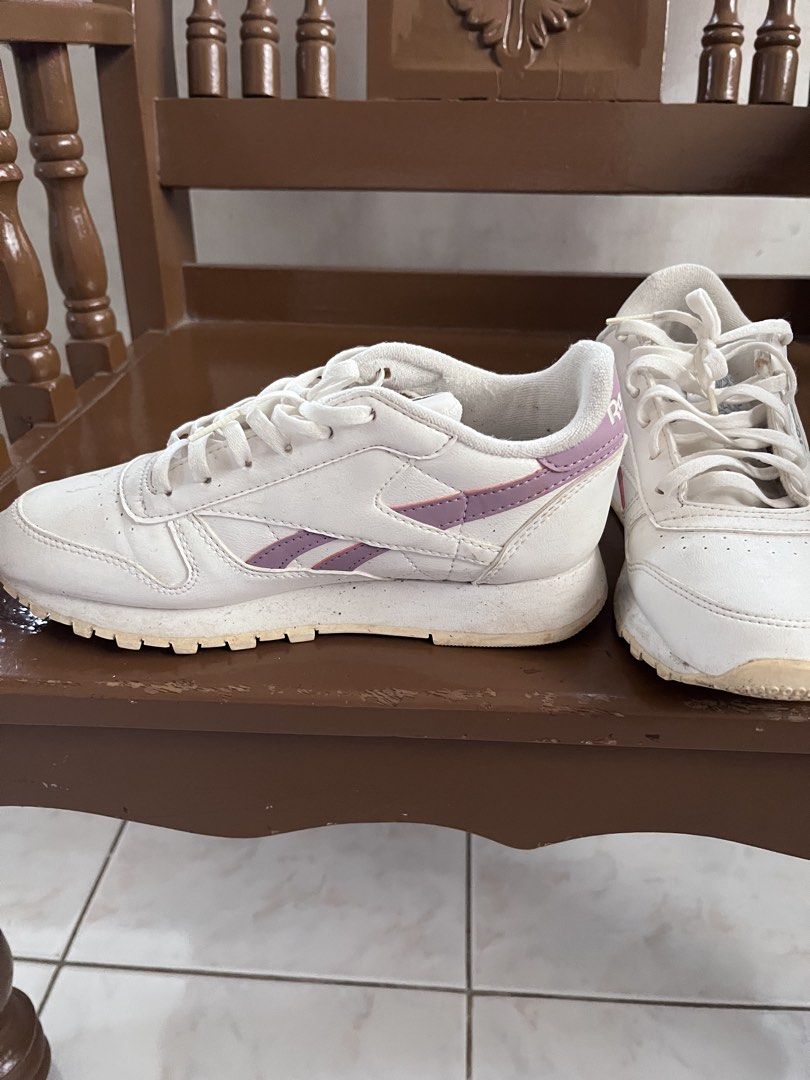 Reebok Classic Leather Sneakers White Purple (Category: Sneakers) located in Quezon City. Submitted by harold_shop (Listing ID 1462499430, Image 2). Description: - White Reebok Classic Leather sneakers - Iconic purple Reebok logo and stripes - Secure lace-up closure - Ideal for everyday casual wear.