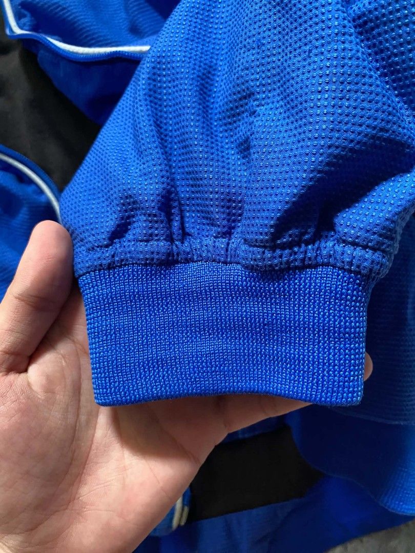 REEBOK JACKET (Category: Coats, Jackets and Outerwear) located in Manila. Submitted by aize2thrft (Listing ID 1462485174, Image 3). Description: REEBOK JACKET LIKE NEW CONDITION MISSING ZIP PULLER 24/21.