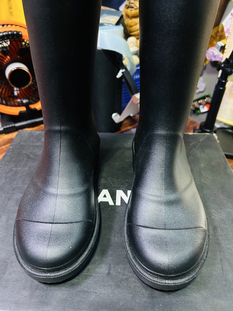 Replica Chanel Black Rubber Rain Boots (Category: Boots) located in Manila. Submitted by starbalesukandjapansurplus (Listing ID 1462448538, Image 2). Description: -scented - Classic black Chanel rain boots - Tall shaft design - Features iconic Chanel logo on the side - Made from durable rubber material - Ideal for rainy days or festivals - Easy to clean - A stylish essential for any fashionista.