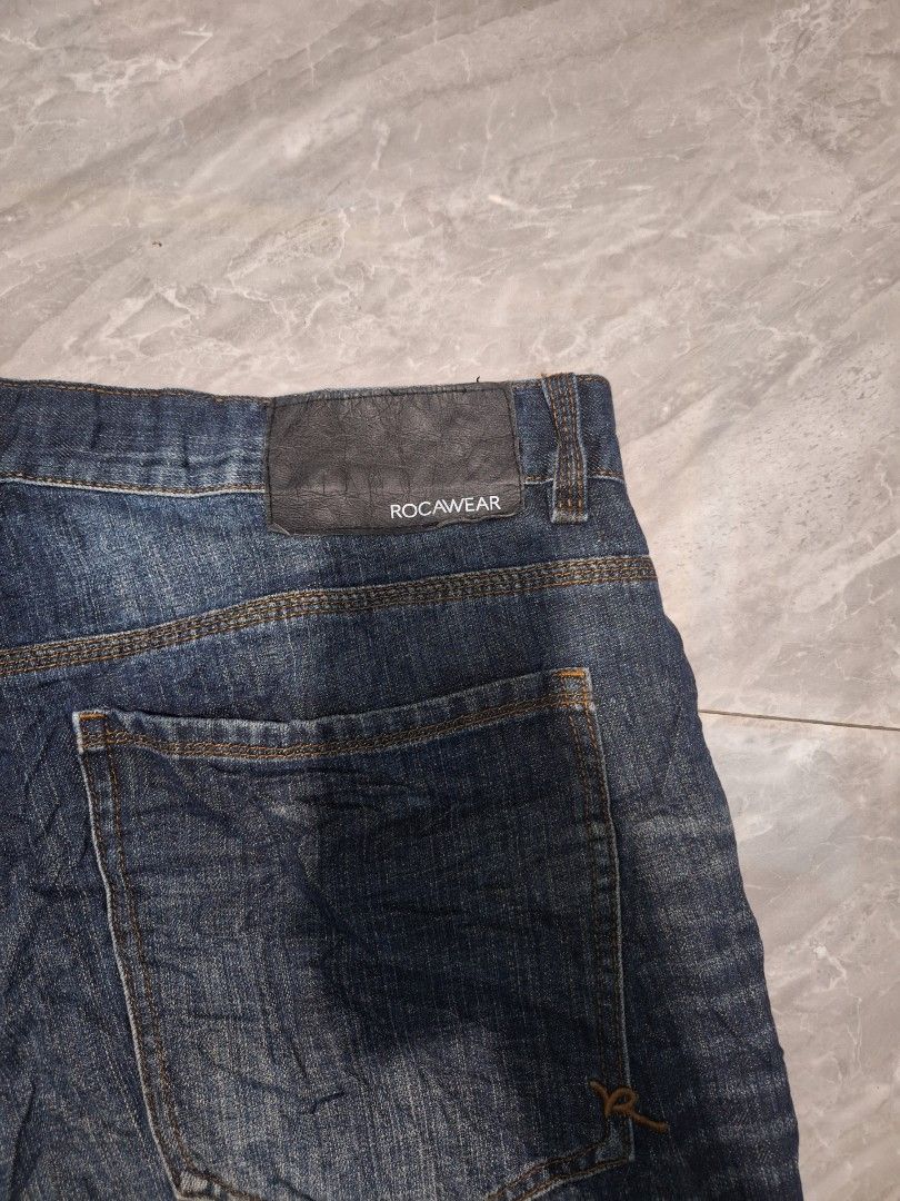 Rocawear Baggy Jorts size 40 (Category: Shorts) located in Palayan City. Submitted by erae_lf (Listing ID 1462621232, Image 3). Description: Rocawear baggy jorts Issue: minimal loose stitching in the pocket excellent condition 9/10 colorrate size waist: 40" length: 25" opening 13" dm location: Palayan City Nueva Ecija.