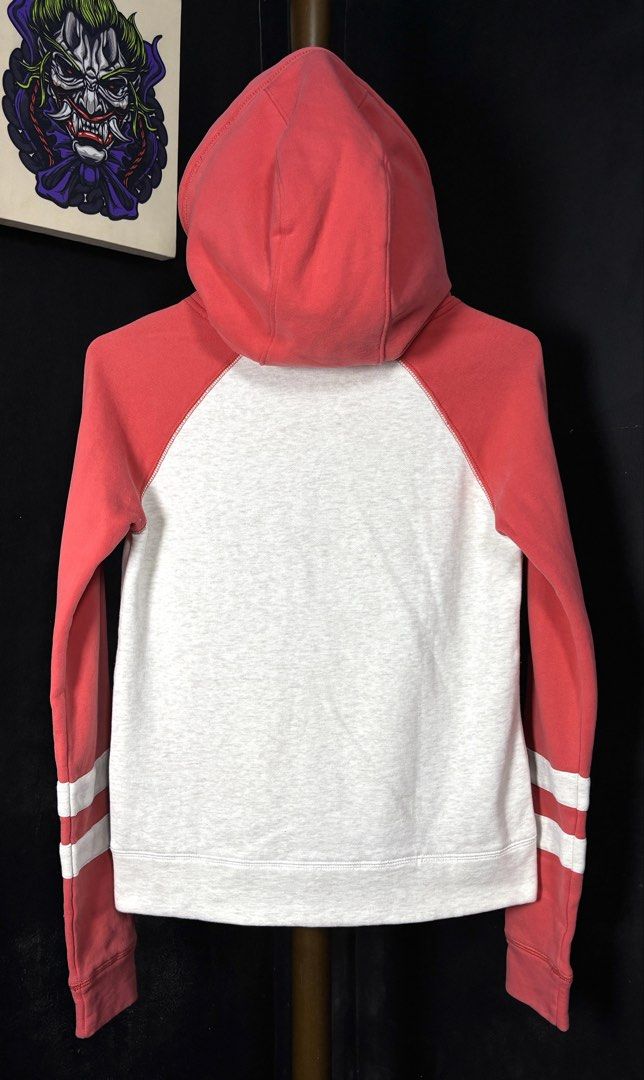 Roxy Coral & White Raglan Hoodie (Category: Coats, Jackets and Outerwear) located in Bacoor. Submitted by calvinmanzano13 (Listing ID 1462467156, Image 2). Description: - L = 23” | W = 18” - Features a front pocket - Drawstring hood for adjustable comfort - Eye-catching graphic print on the front - Striped cuffs and hem for a sporty look - Ideal for everyday casual wear Notes: ☑️ Hand washed ☑️ Polished ☑️ Steam ironed.