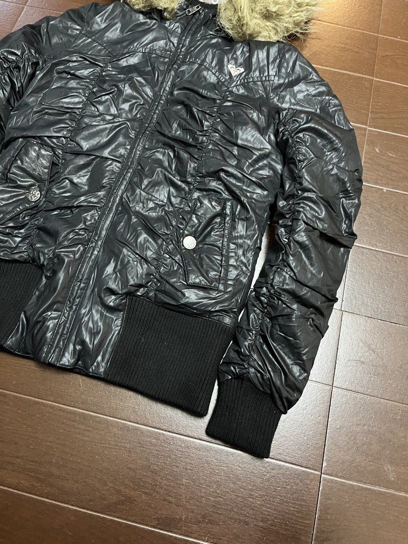 Roxy Fur Puffer Jacket (Category: Coats, Jackets and Outerwear) located in Bacoor. Submitted by ItsShoeGood (Listing ID 1462637026, Image 3). Description: Size Small on tag Excellent condition Detachable fur No issues naman Still puffed.