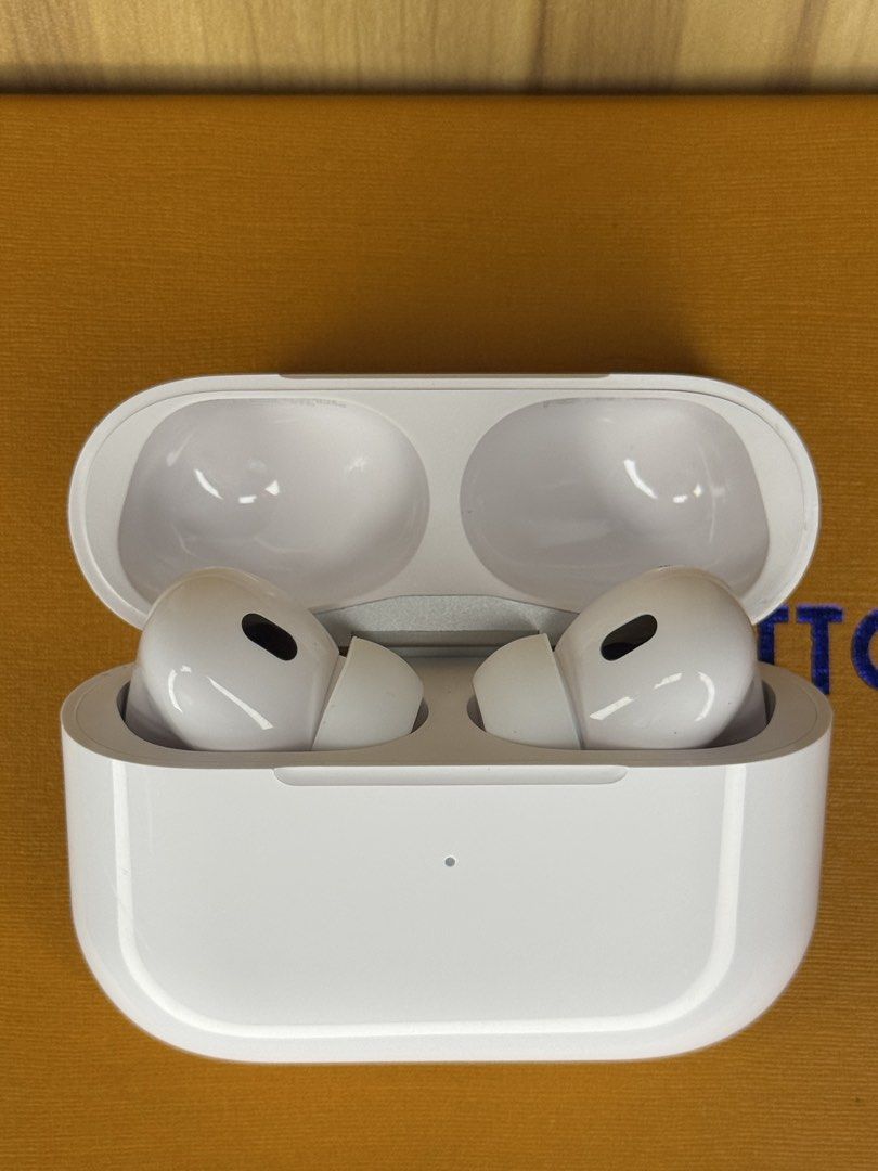 RUSH! Apple AirPods Pro (2nd generation) (Category: Earphones) located in Caloocan City. Submitted by marlon1101 (Listing ID 1462649217, Image 2). Description: - AirPods Pro 2nd Generation - Includes Charging Case - Active Noise Cancellation - Transparency Mode - Spatial Audio - Excellent Sound Quality - Seamless Pairing with Apple Devices UNIT ONLY! Wag na hanapin yung wala rush! Need lang money!.