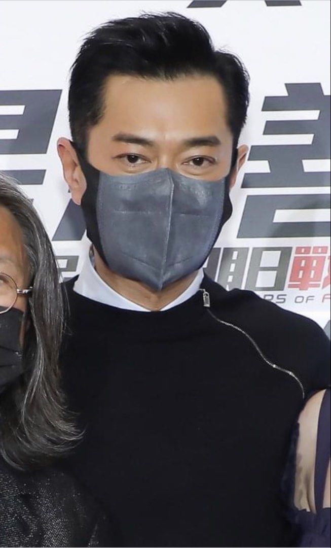 Saint Laurent （分類：T-shirt、恤衫、有領衫）位於 Hong Kong。 由 liveeagle_56e8f3 提交（商品編號 1460818848，圖片 4）。簡介： Made in Italy 。