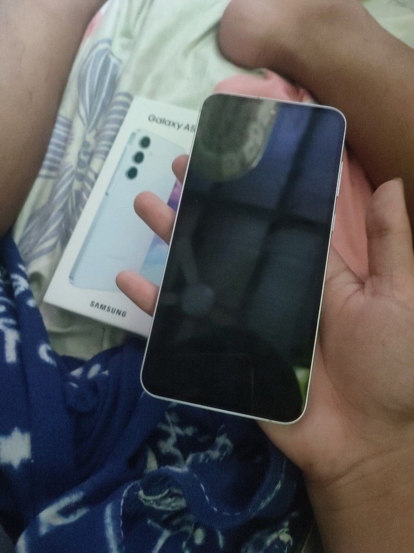 Samsung A55 256 (Category: Samsung) located in Manila. Submitted by danielxxr (Listing ID 1462484983, Image 3). Description: no issues slight dents lang price is negotiable no history of repair owned for a year and first owner unli check comes with box, case, unit.