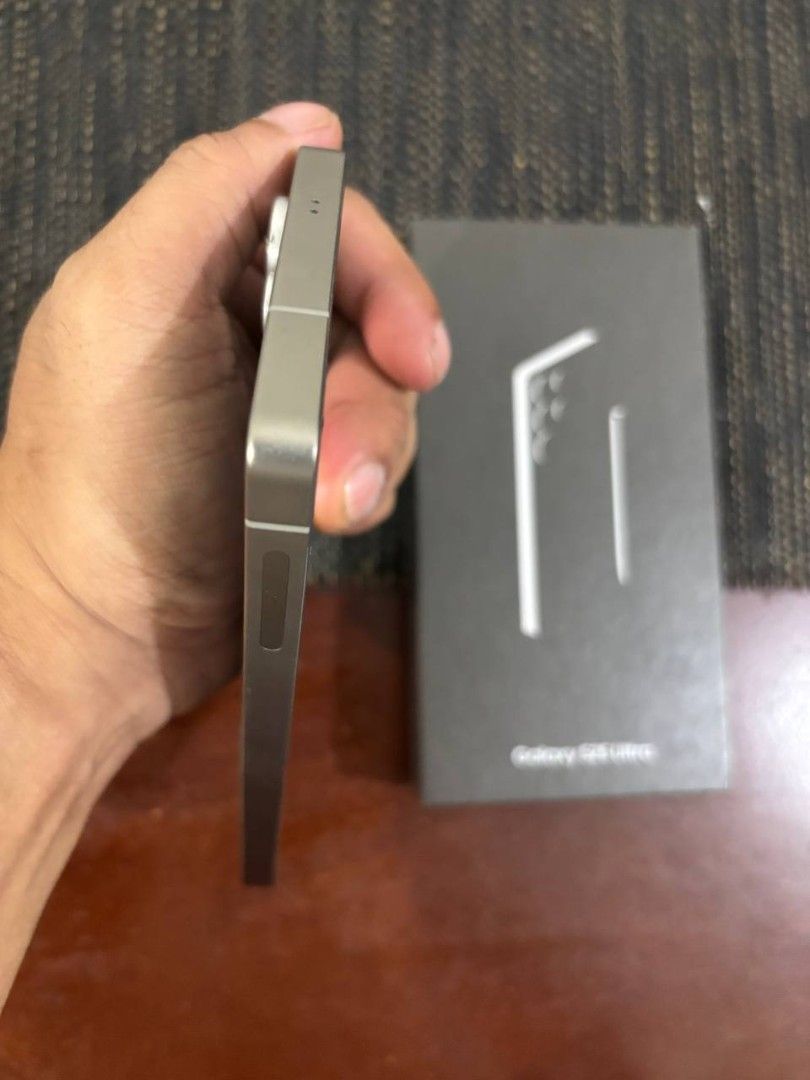 Samsung s25 ultra (Category: Samsung) located in Calamba. Submitted by jrjrb (Listing ID 1462536781, Image 2). Description: S25 ultra 256 GB Titanium Black): ​Design & Build ​Color: Titanium Black ​Dimensions: 162.8 x 77.6 x 8.2 mm (6.41 x 3.06 x 0.32 in) ​Weight: 218 g (7.69 oz) ​Build: Titanium frame, glass front (Corning Gorilla Armor 2), glass back ​Durability: IP68 dust/water resistant (up to 1.5m for 30 mins), Built-in S Pen (蓝牙 integrated,