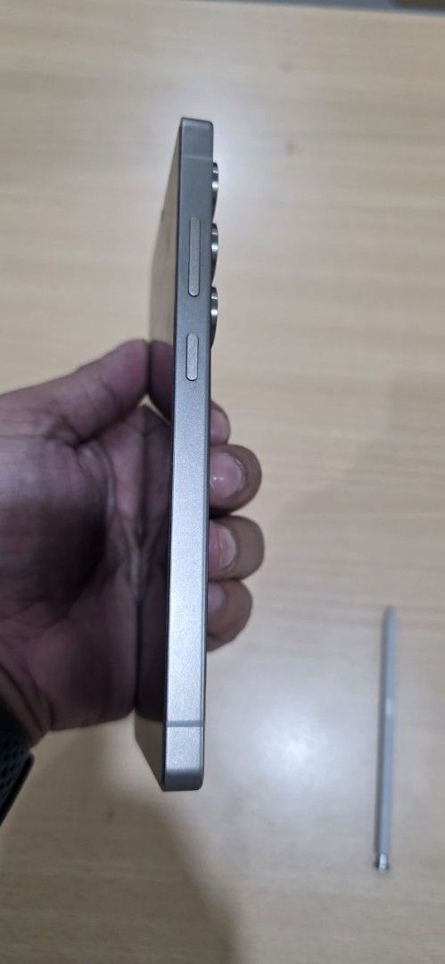 SAMSUNG S25 ULTRA 1TB (Category: Samsung) located in Calamba. Submitted by jrjrb (Listing ID 1462614221, Image 3). Description: SAMSUNG S25 ULTRA 1 TERABYTE TITANIUM BLACK OPENLINE ANY SIM SMOOTH NO DENTS OR SCRATCHES UNLI RESET AND TEST SA MEET UP NO ISSUE NO ISSUE NO ISSUE PERFECT CONDITON LIKE NEW.