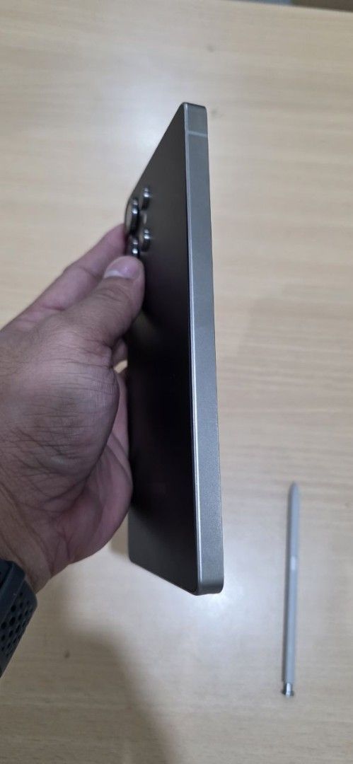 SAMSUNG S25 ULTRA 1TB (Category: Samsung) located in Calamba. Submitted by jrjrb (Listing ID 1462614221, Image 2). Description: SAMSUNG S25 ULTRA 1 TERABYTE TITANIUM BLACK OPENLINE ANY SIM SMOOTH NO DENTS OR SCRATCHES UNLI RESET AND TEST SA MEET UP NO ISSUE NO ISSUE NO ISSUE PERFECT CONDITON LIKE NEW.